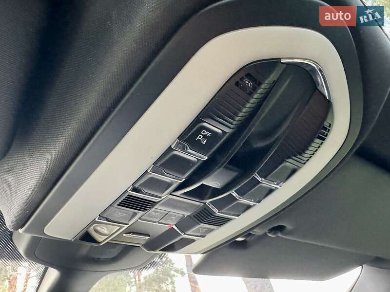 Внедорожник / Кроссовер Porsche Cayenne 2011 в Киеве