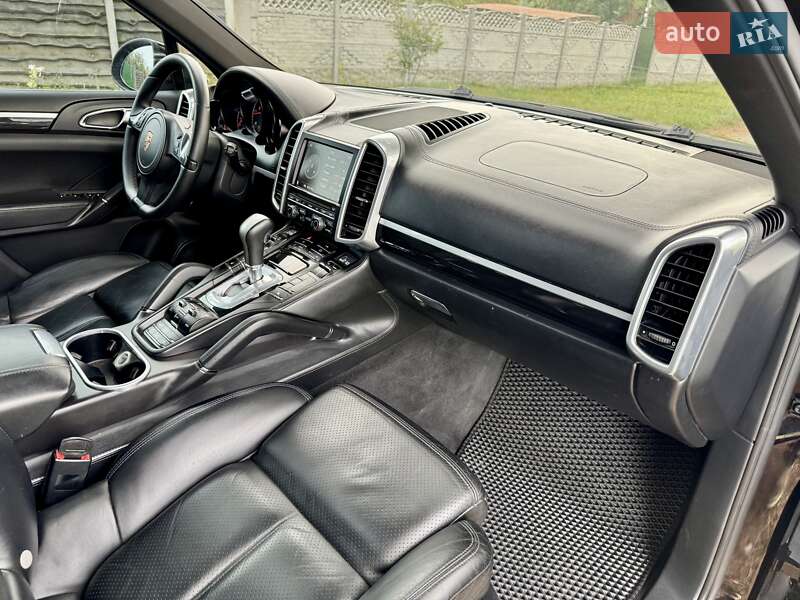 Внедорожник / Кроссовер Porsche Cayenne 2011 в Киеве