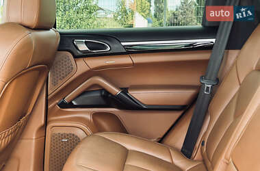 Внедорожник / Кроссовер Porsche Cayenne 2017 в 