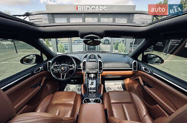Внедорожник / Кроссовер Porsche Cayenne 2017 в 
