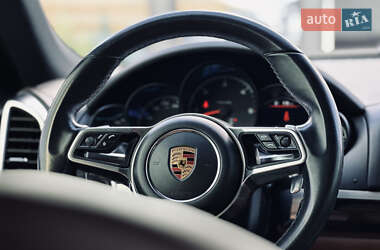 Внедорожник / Кроссовер Porsche Cayenne 2017 в 