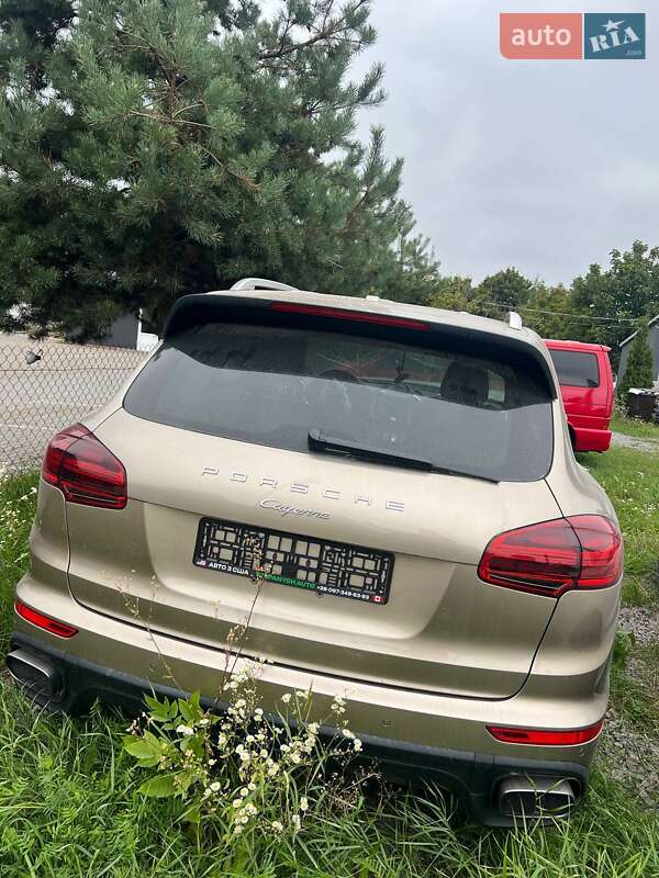 Позашляховик / Кросовер Porsche Cayenne 2015 в Львові