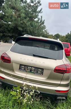Внедорожник / Кроссовер Porsche Cayenne 2015 в 