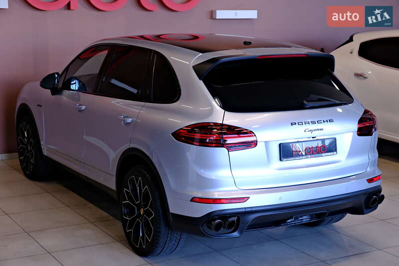 Внедорожник / Кроссовер Porsche Cayenne 2015 в Одессе