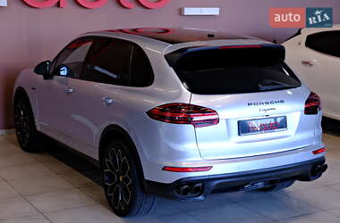 Позашляховик / Кросовер Porsche Cayenne 2015 в 
