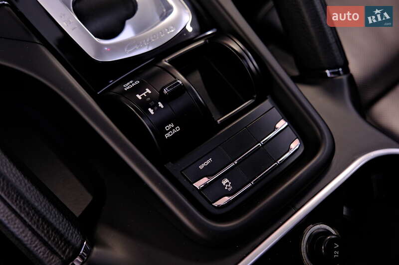Внедорожник / Кроссовер Porsche Cayenne 2015 в Одессе