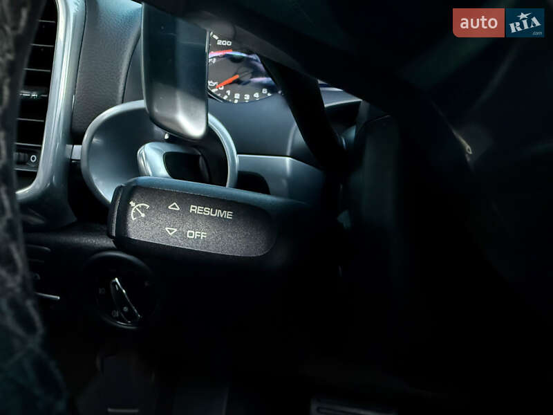 Внедорожник / Кроссовер Porsche Cayenne 2015 в Тернополе