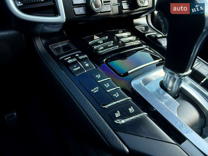 Внедорожник / Кроссовер Porsche Cayenne 2015 в Тернополе