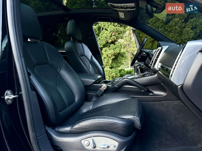 Внедорожник / Кроссовер Porsche Cayenne 2015 в Тернополе