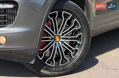 Позашляховик / Кросовер Porsche Cayenne 2010 в 