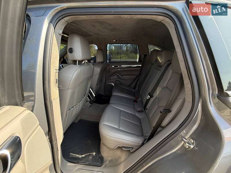 Внедорожник / Кроссовер Porsche Cayenne 2010 в Кривом Роге