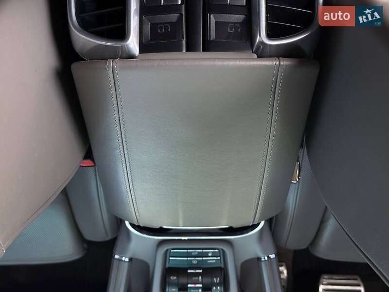 Внедорожник / Кроссовер Porsche Cayenne 2010 в Кривом Роге