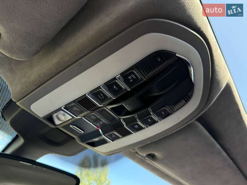 Внедорожник / Кроссовер Porsche Cayenne 2010 в Кривом Роге