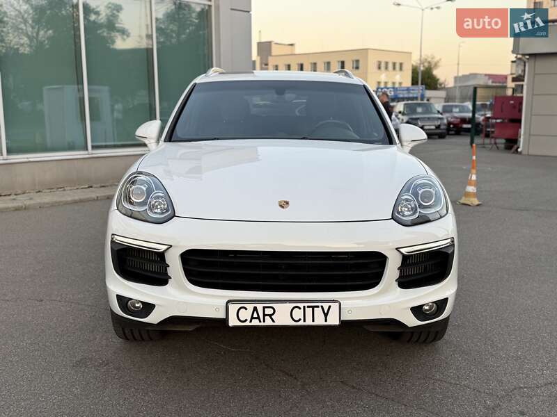 Внедорожник / Кроссовер Porsche Cayenne 2016 в Киеве