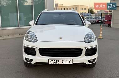 Позашляховик / Кросовер Porsche Cayenne 2016 в 