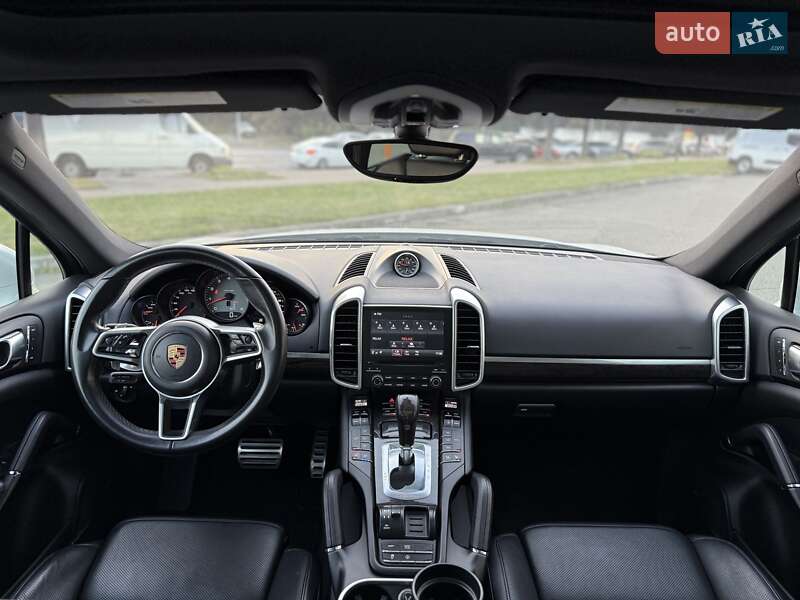 Внедорожник / Кроссовер Porsche Cayenne 2016 в Киеве