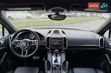 Позашляховик / Кросовер Porsche Cayenne 2016 в 