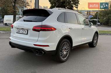 Позашляховик / Кросовер Porsche Cayenne 2016 в 
