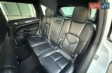 Позашляховик / Кросовер Porsche Cayenne 2016 в 