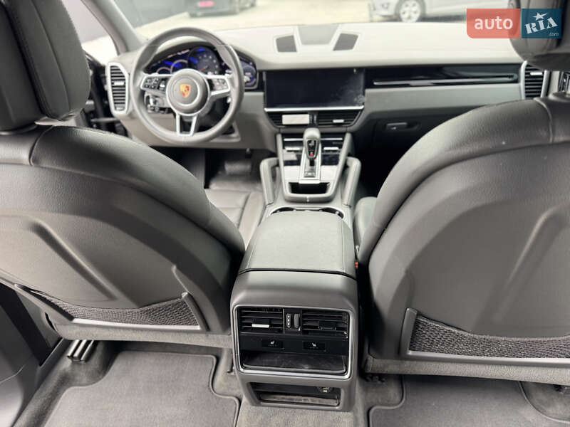 Позашляховик / Кросовер Porsche Cayenne 2018 в Мукачевому