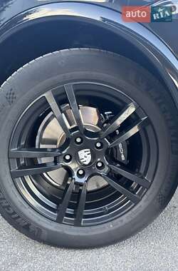 Позашляховик / Кросовер Porsche Cayenne 2012 в 