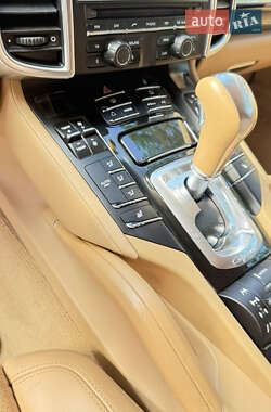 Внедорожник / Кроссовер Porsche Cayenne 2012 в 