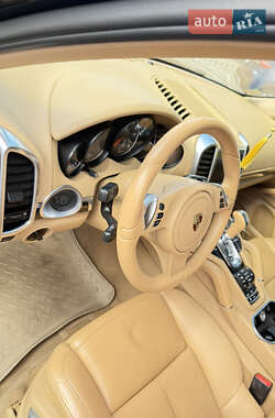 Внедорожник / Кроссовер Porsche Cayenne 2012 в 