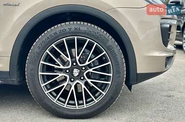 Внедорожник / Кроссовер Porsche Cayenne 2015 в 