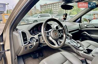 Внедорожник / Кроссовер Porsche Cayenne 2015 в 