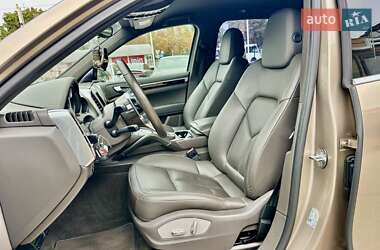 Внедорожник / Кроссовер Porsche Cayenne 2015 в 