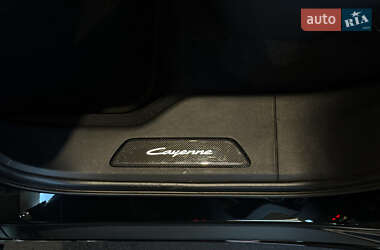 Внедорожник / Кроссовер Porsche Cayenne 2024 в 