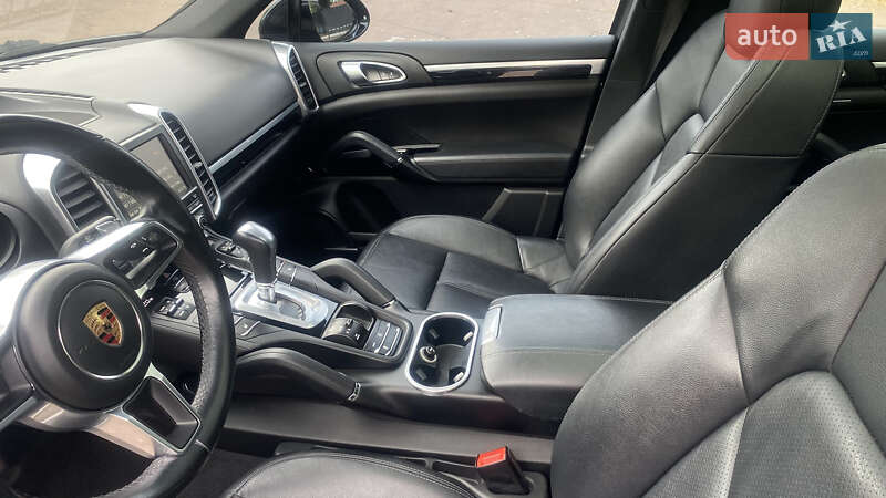Позашляховик / Кросовер Porsche Cayenne 2016 в Чернігові