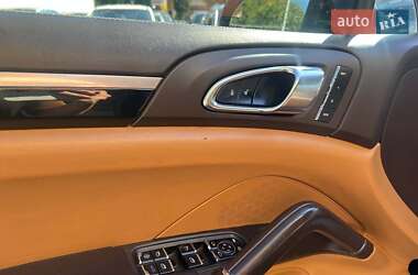 Внедорожник / Кроссовер Porsche Cayenne 2012 в 