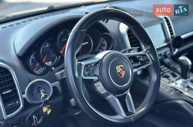 Внедорожник / Кроссовер Porsche Cayenne 2015 в 