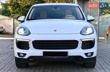 Внедорожник / Кроссовер Porsche Cayenne 2016 в 