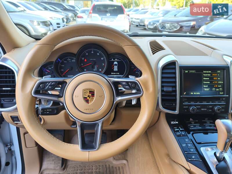 Внедорожник / Кроссовер Porsche Cayenne 2016 в Днепре фото 18 Внедорожник / Кроссовер Porsche Cayenne 2016 в Днепре