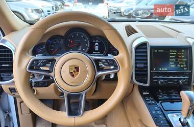 Внедорожник / Кроссовер Porsche Cayenne 2016 в 