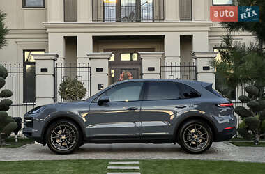 Позашляховик / Кросовер Porsche Cayenne 2023 в 