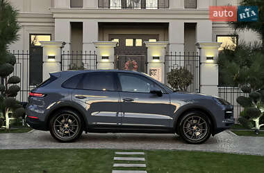 Позашляховик / Кросовер Porsche Cayenne 2023 в 