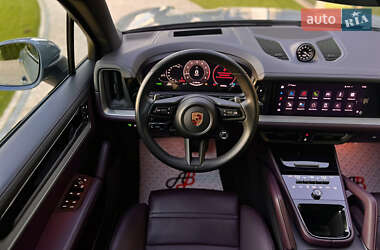 Позашляховик / Кросовер Porsche Cayenne 2023 в 