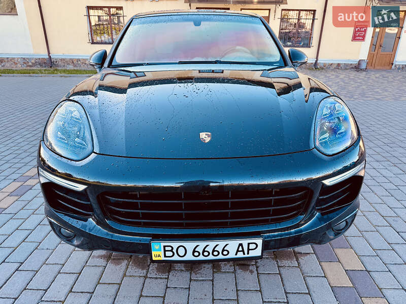 Внедорожник / Кроссовер Porsche Cayenne 2015 в Бродах