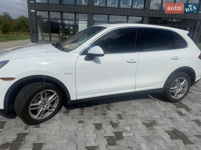 Позашляховик / Кросовер Porsche Cayenne 2013 в Тячеві