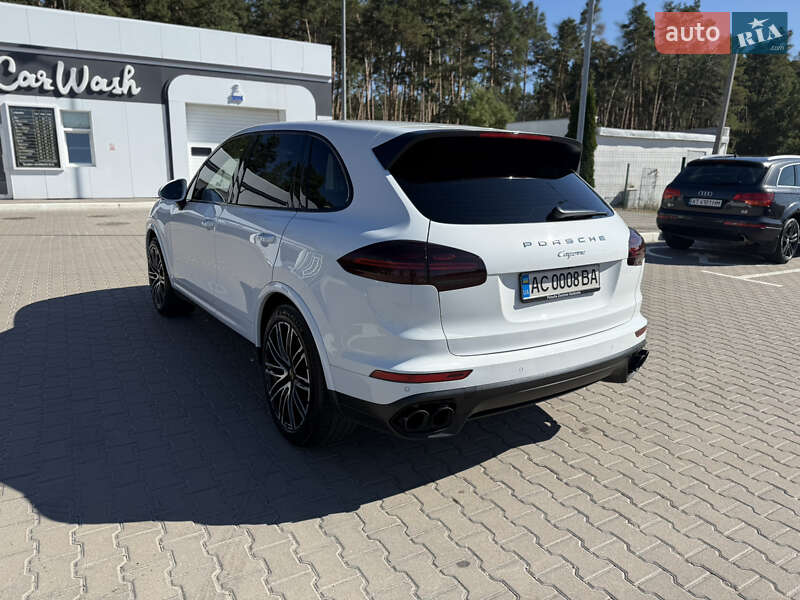 Внедорожник / Кроссовер Porsche Cayenne 2016 в Луцке