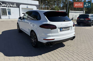 Позашляховик / Кросовер Porsche Cayenne 2016 в 