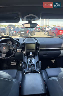 Внедорожник / Кроссовер Porsche Cayenne 2010 в 