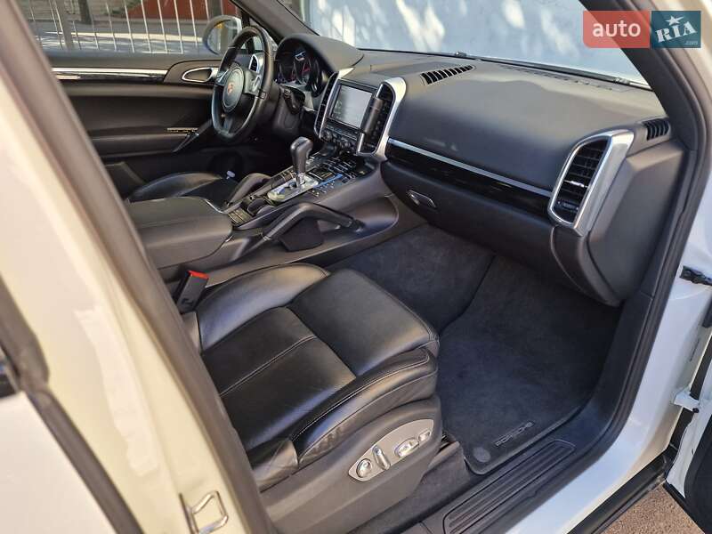 Внедорожник / Кроссовер Porsche Cayenne 2011 в Одессе