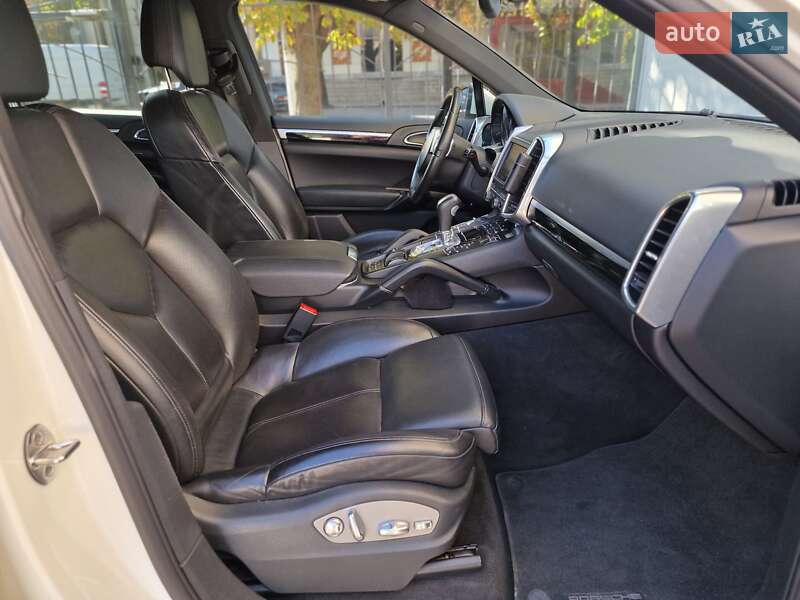 Внедорожник / Кроссовер Porsche Cayenne 2011 в Одессе