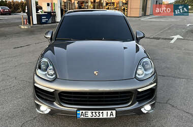 Внедорожник / Кроссовер Porsche Cayenne 2015 в 