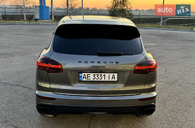 Внедорожник / Кроссовер Porsche Cayenne 2015 в 