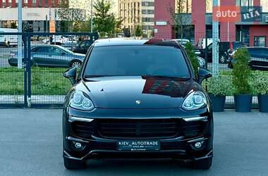 Позашляховик / Кросовер Porsche Cayenne 2016 в 